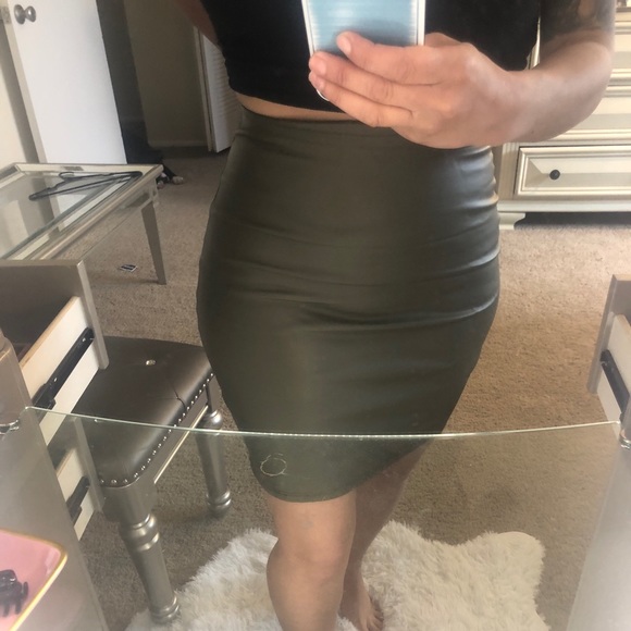 SOLD Skirt - Picture 2 of 5